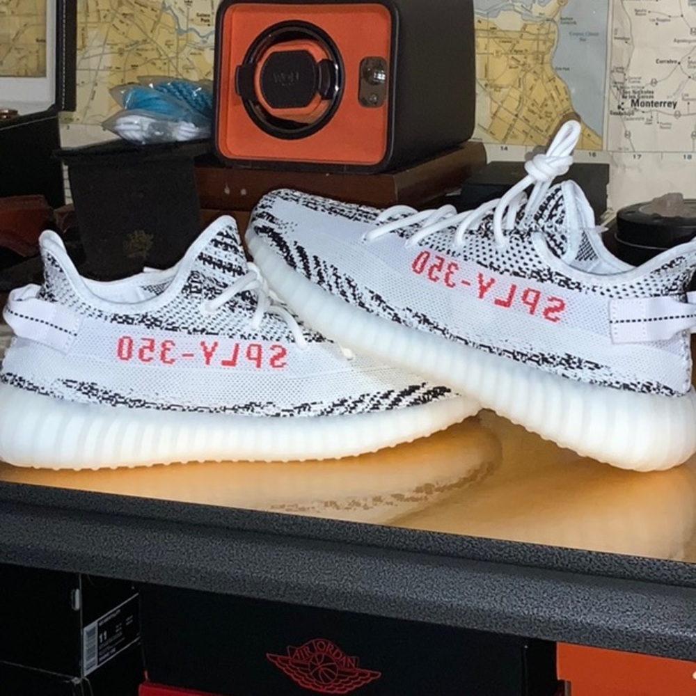 SOLD ON STOCK X DO NOT HAVE ANY MORE ZEBRAS...